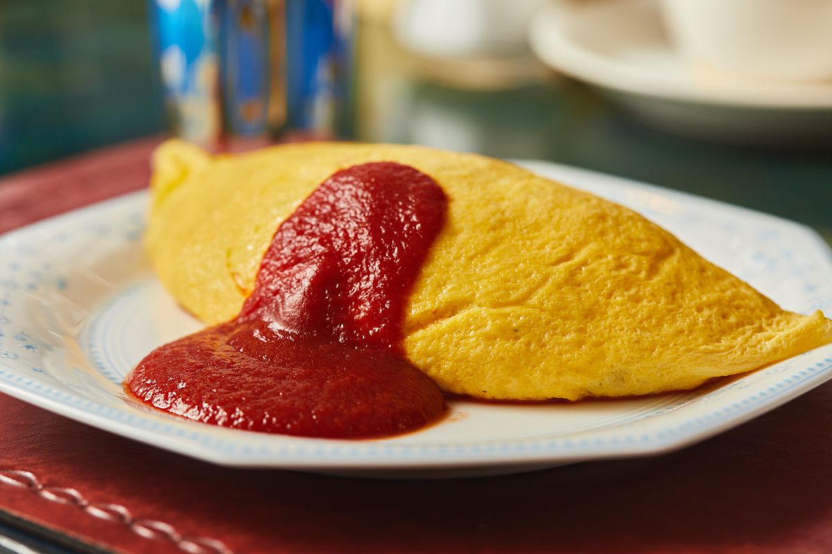 オムライス（スープ・サラダ付き）800円