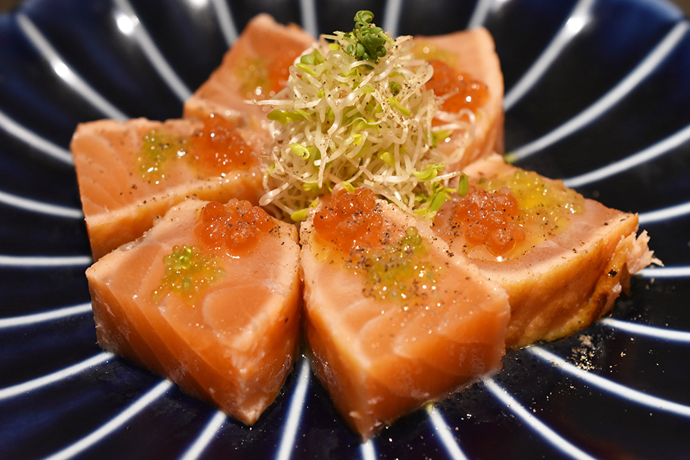 「サーモン塩タタキ」980円