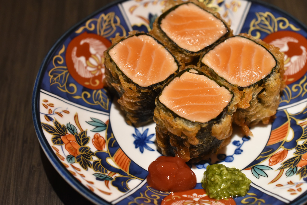 「サーモンの磯巻き天ぷら」780円