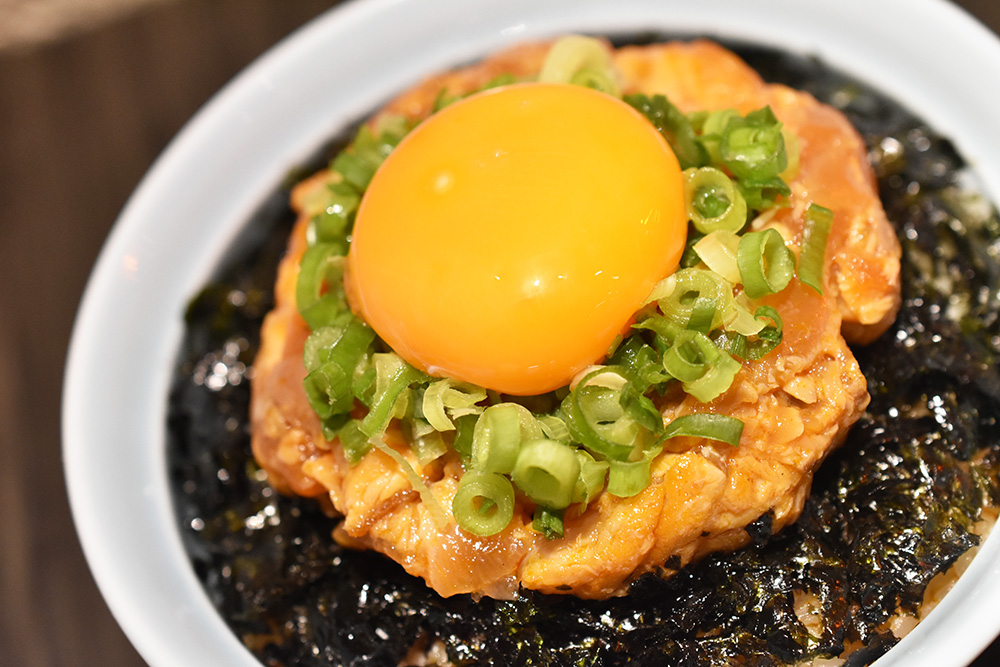 「サーモンのユッケ丼」1050円
