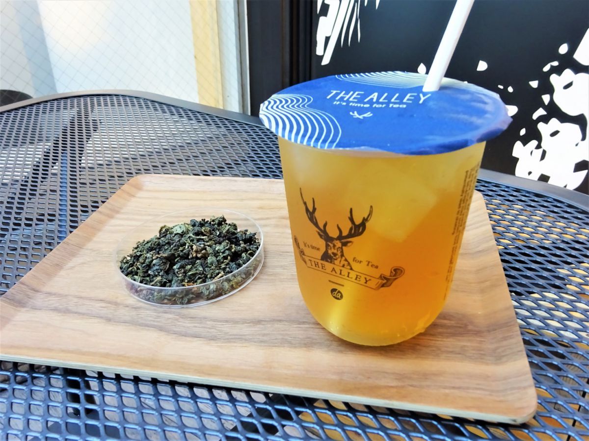 「十里烏龍」ストレートティーMサイズ350円※茶葉がなくなり次第終了