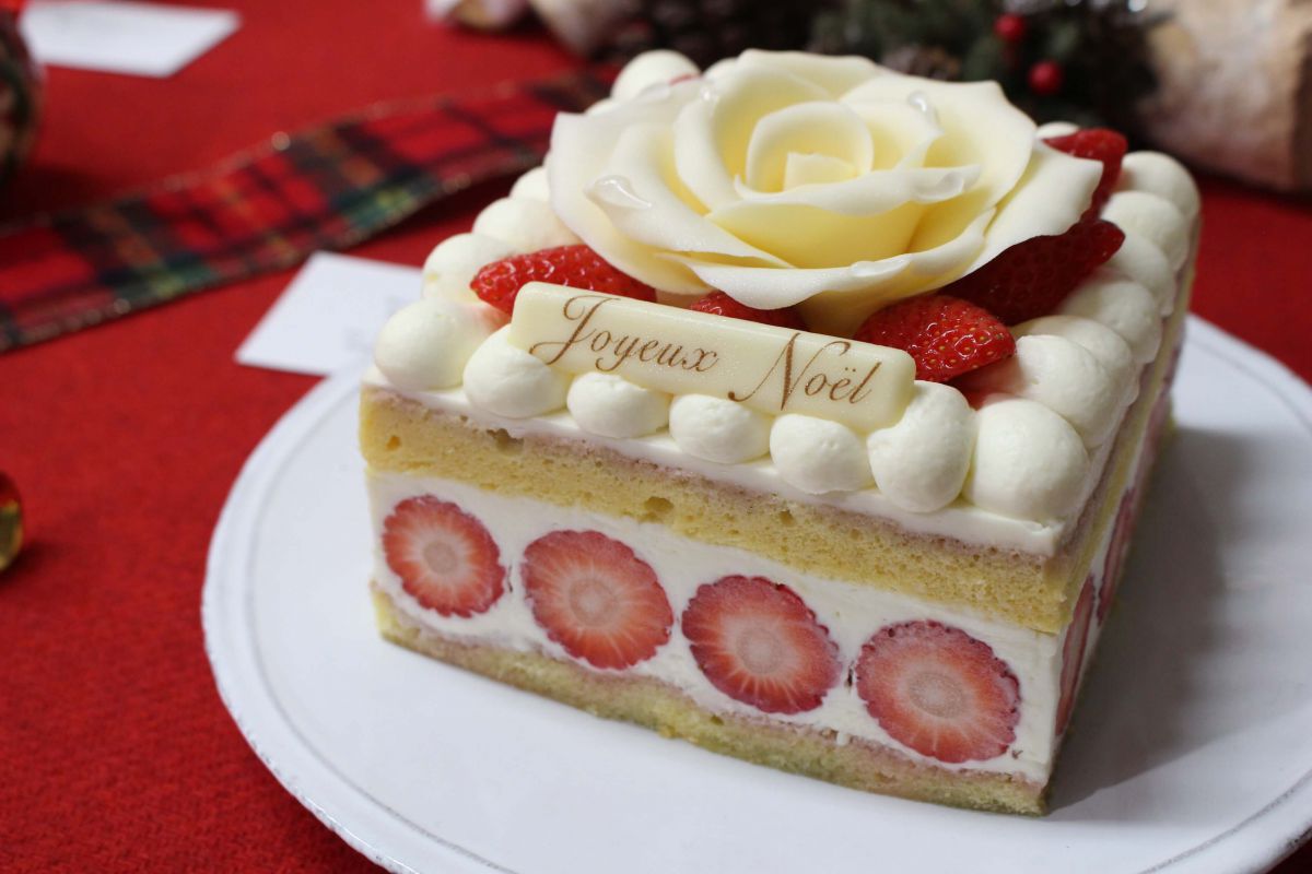 東洋軒 東京ステーション「ガトー・ド・ノエル」（グランスタ東京） 縦12cm×横12cm×高さ10cm 5000円