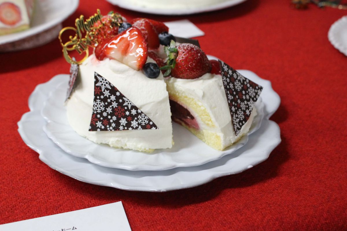 京橋千疋屋「ストロベリードーム」（グランスタ東京） 4号：直径12cm×高さ9cm 4320円 ※40台限定販売