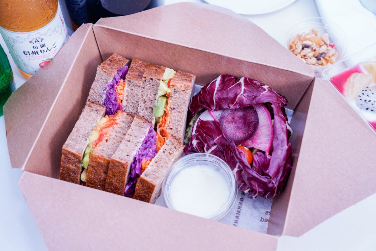 「カラフルベジタブルサンド」