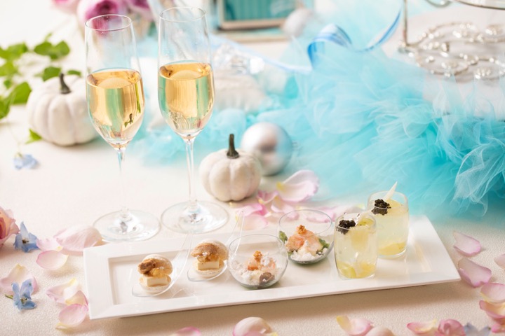 「プリンセス・シンデレラ アフタヌーンティー～憧れの舞踏会～（グラスシャンパンと三大珍味セイボリーが付いたハイティー）」4070円 ※サービス料15%別