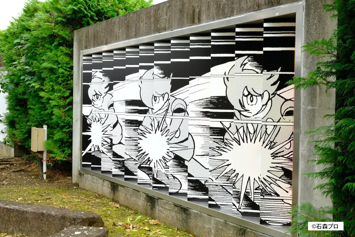 見る角度で絵が違うテーマウォール