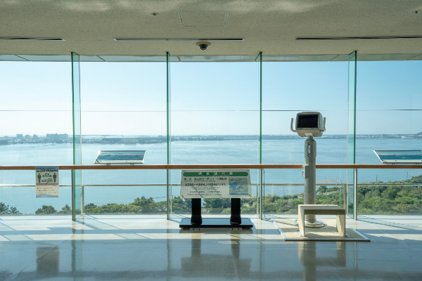 展望塔入場料 大人300円、小中学生100円、70歳以上200円