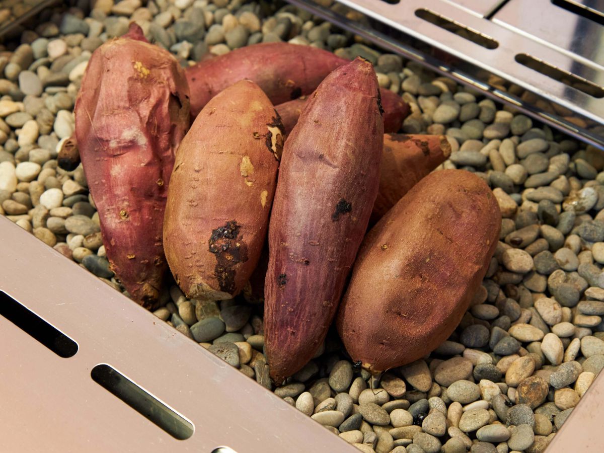 「究極の焼き芋」1本300円