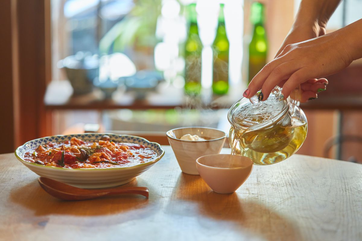 おすすめハーブティー （日替わり）ポット提供で500円