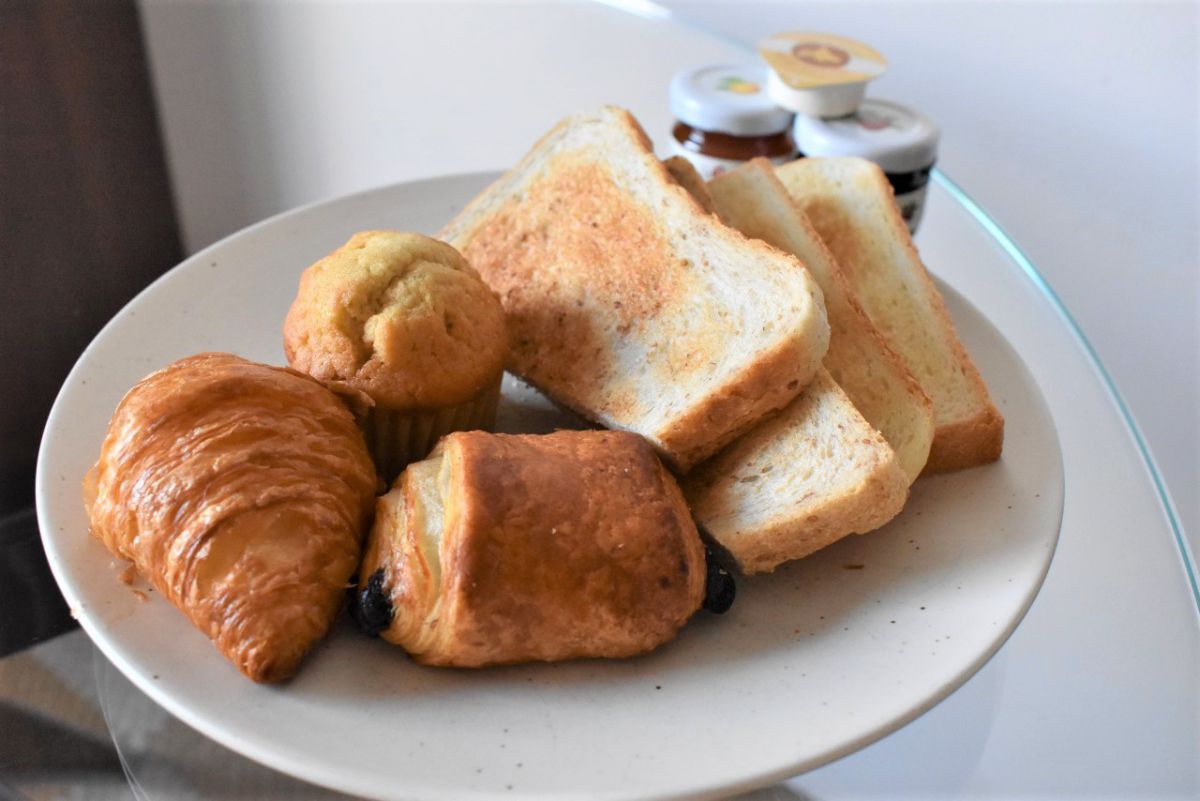 写真だけ見るとまるでパンビュッフェのひとコマのよう