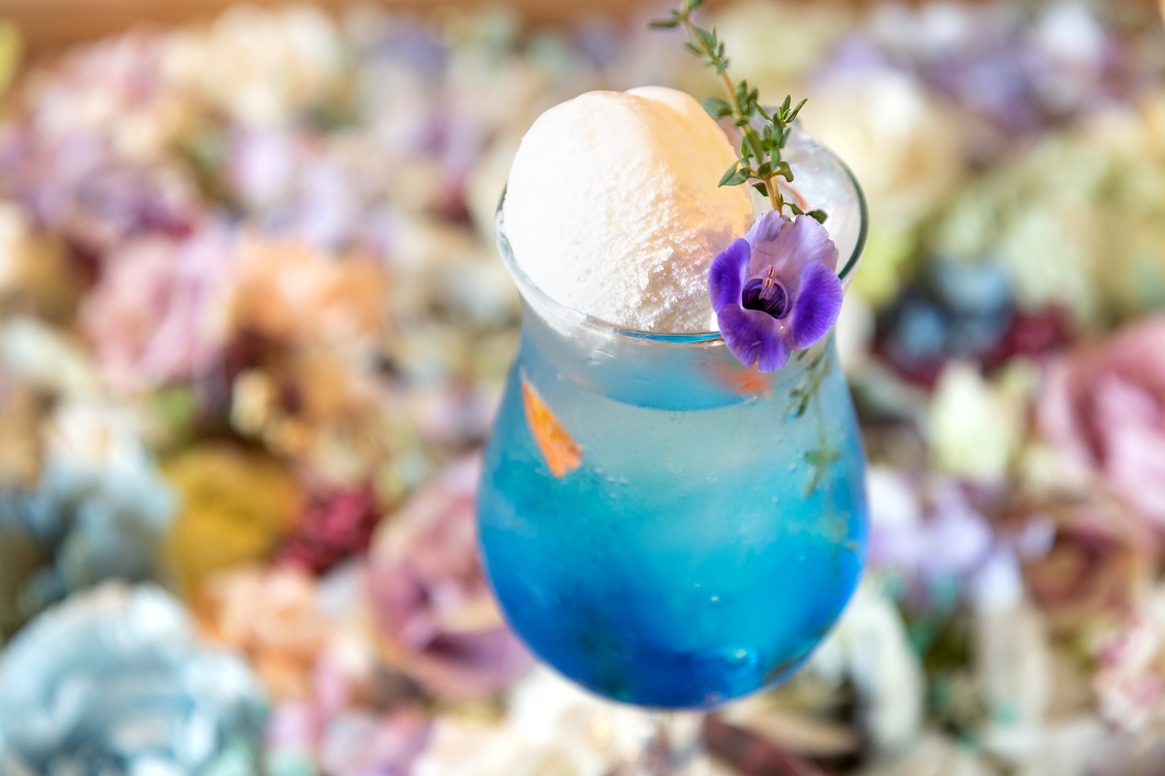 クリームソーダ ブルー　650円