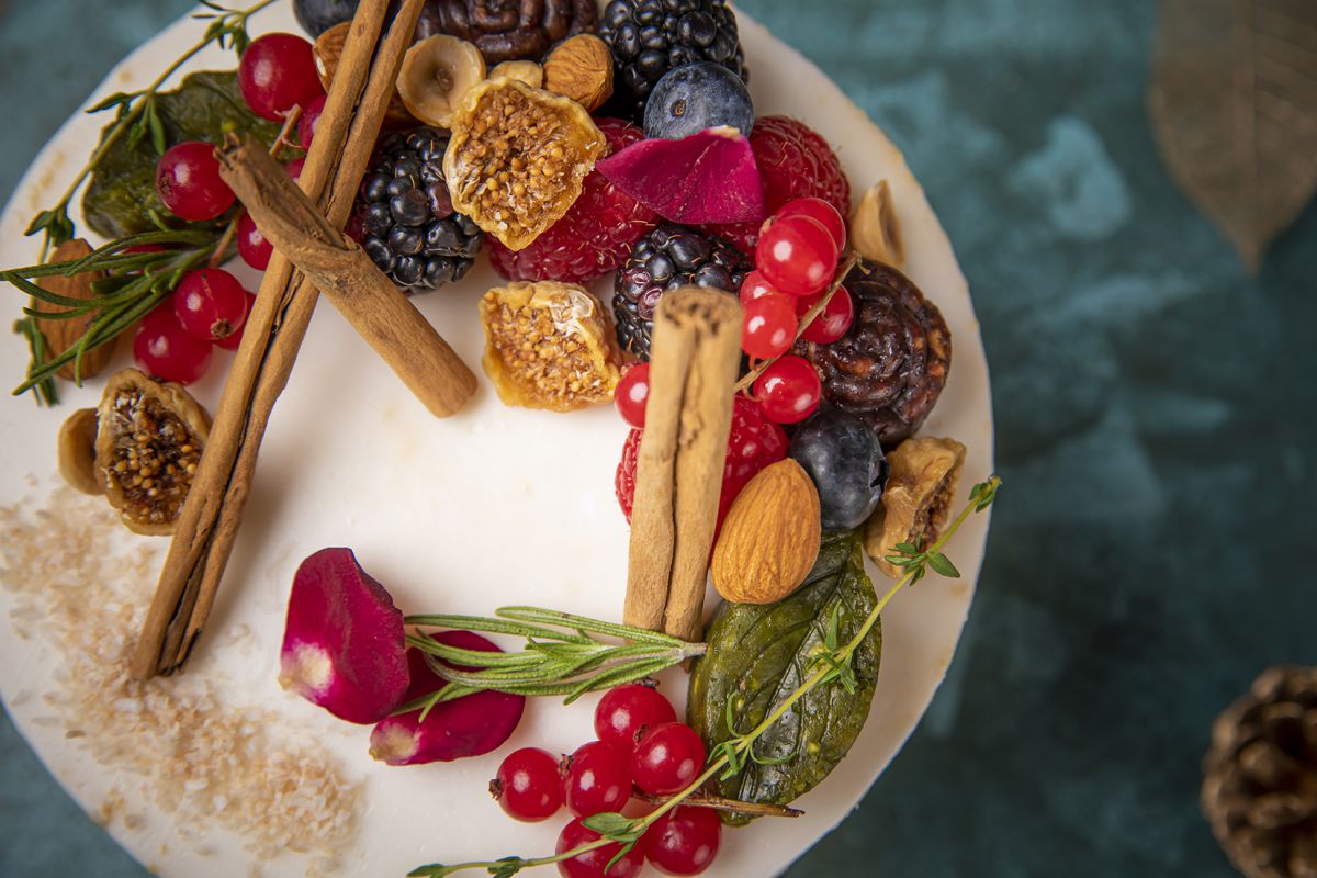 「Winter Wonderland～Vegan Cake～（ウィンターワンダーランド～ヴィーガン ケーキ～）」 直径約15cm×高さ約13cm 8000円