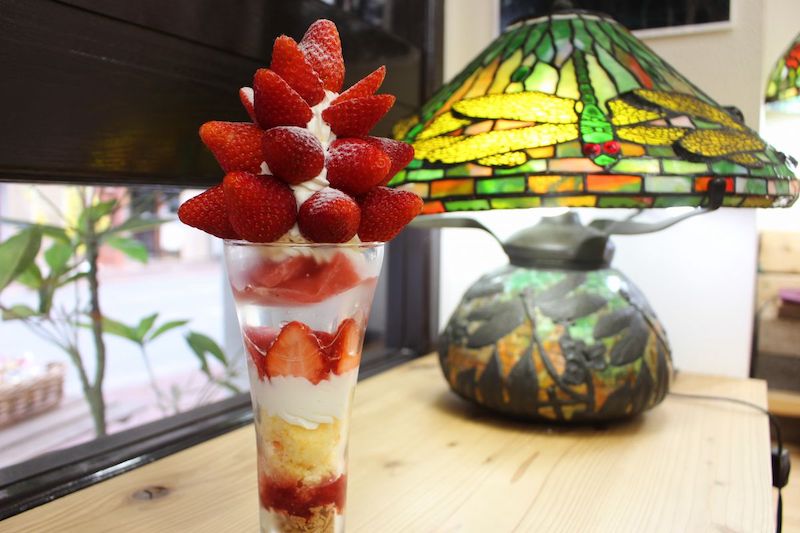 「すずあかね苺のパフェ」1800円