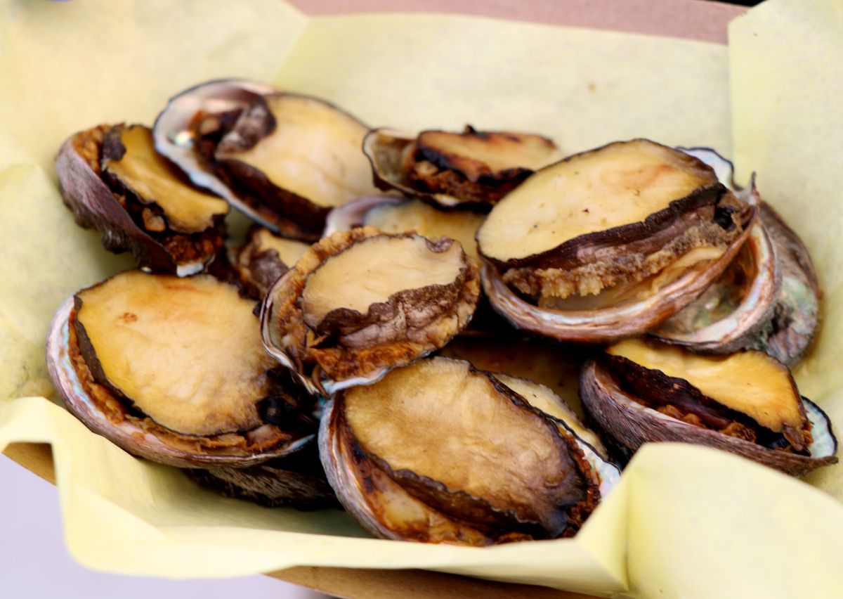 プレーン・アバロニ（3個入：現金 $13、カード $14.30／5個入：現金 $18、カード $19.80