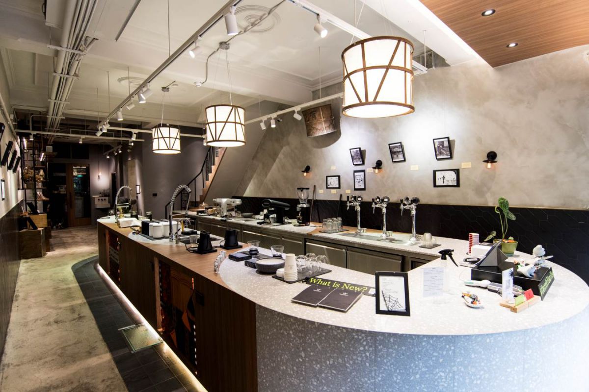 1階のバーカウンター。オーダーはこちらで