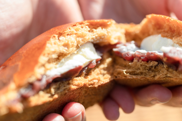 黒糖クリームチーズあんぱん160円