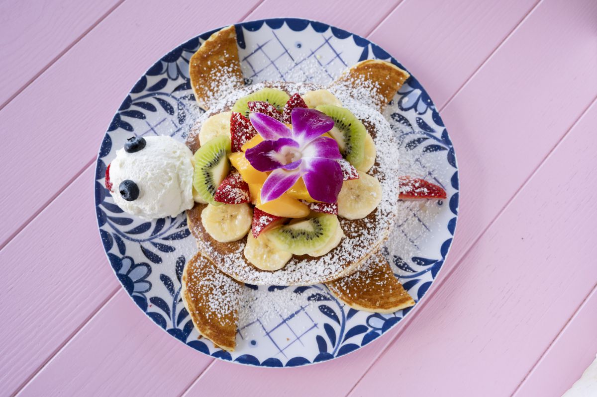 「ホヌ・フルーツパンケーキ」$18