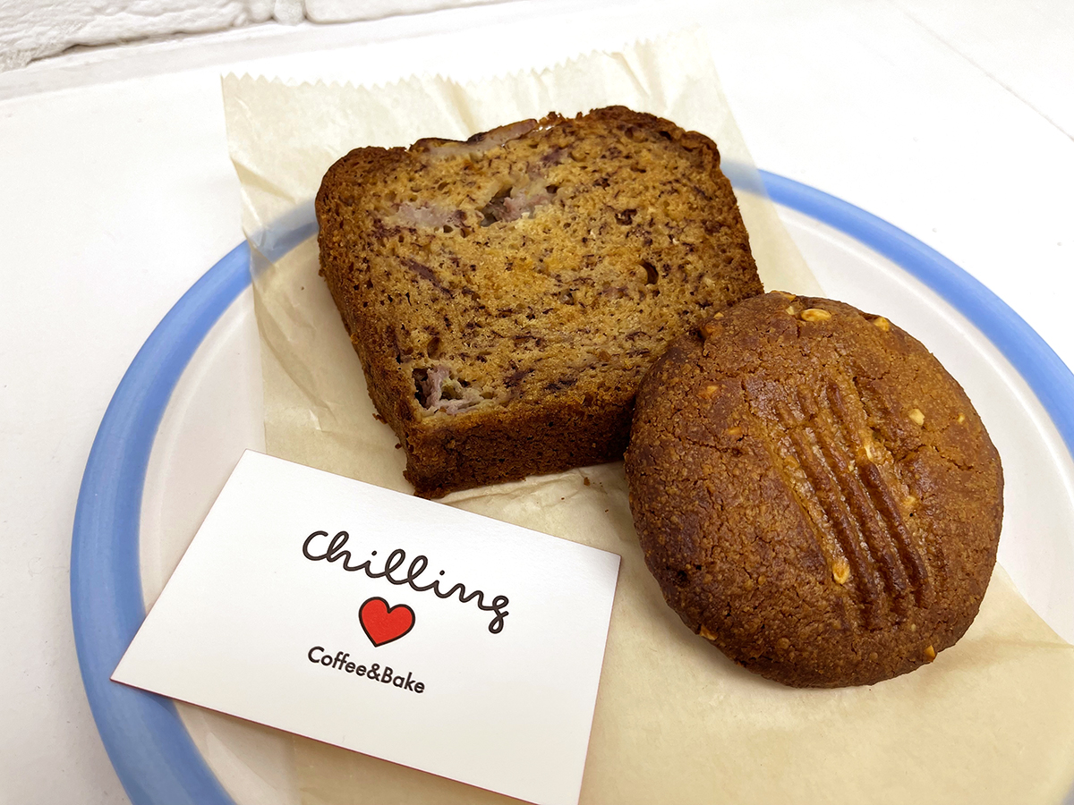 左から「バナナブレッド」350円「ピーナッツバタークッキー」250円