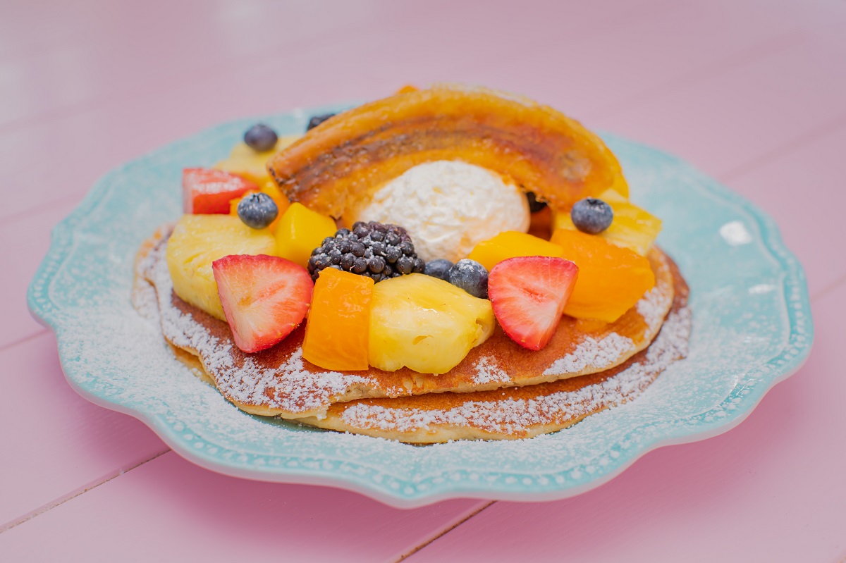 「ミックスフルーツ・パンケーキ」$18