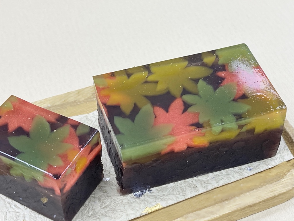 「秋襲（あきがさね）」1296円（1棹）