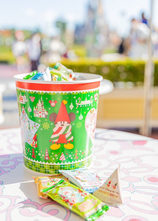 「おせんべい」1100円（標準、あましお味15袋、しお味15袋、カレー味8袋、スモークチキン風味柿の種6袋、ミルクチョコレート柿の種4袋）