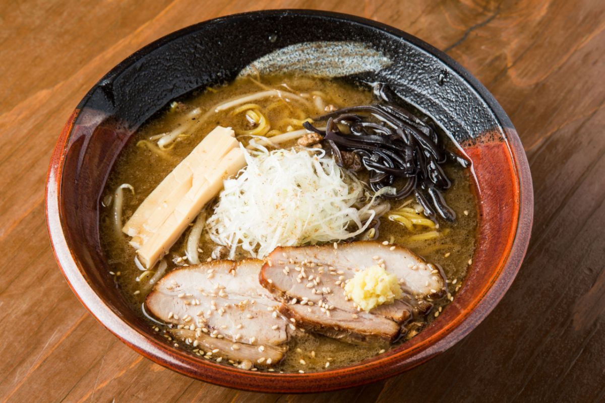 札幌「吉山商店 創成橋店」の、濃厚だけど後口すっきりなまろやか味噌ラーメン！