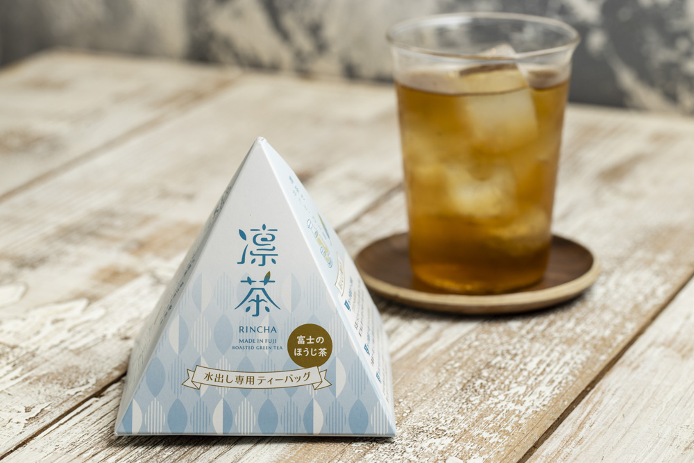 左：凛茶（水出し専用ティーバッグ、5個入り）　XXX円、右：凛茶（アイス）　XXX円  