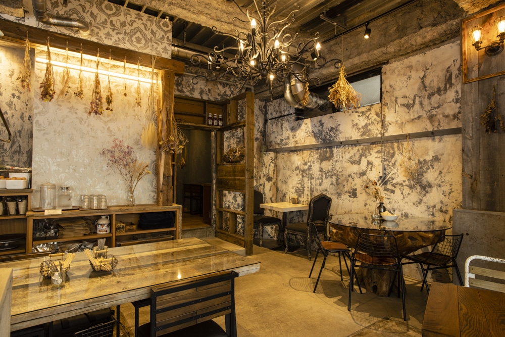 メニューや味に定評があり、毎日多くの客で賑わっている 