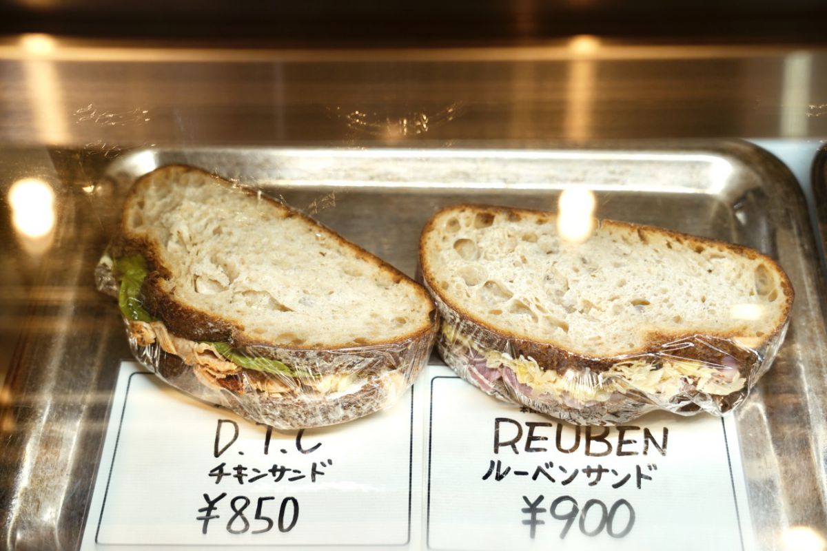 「チキンサンド」850円、「ルーペサンド」900円