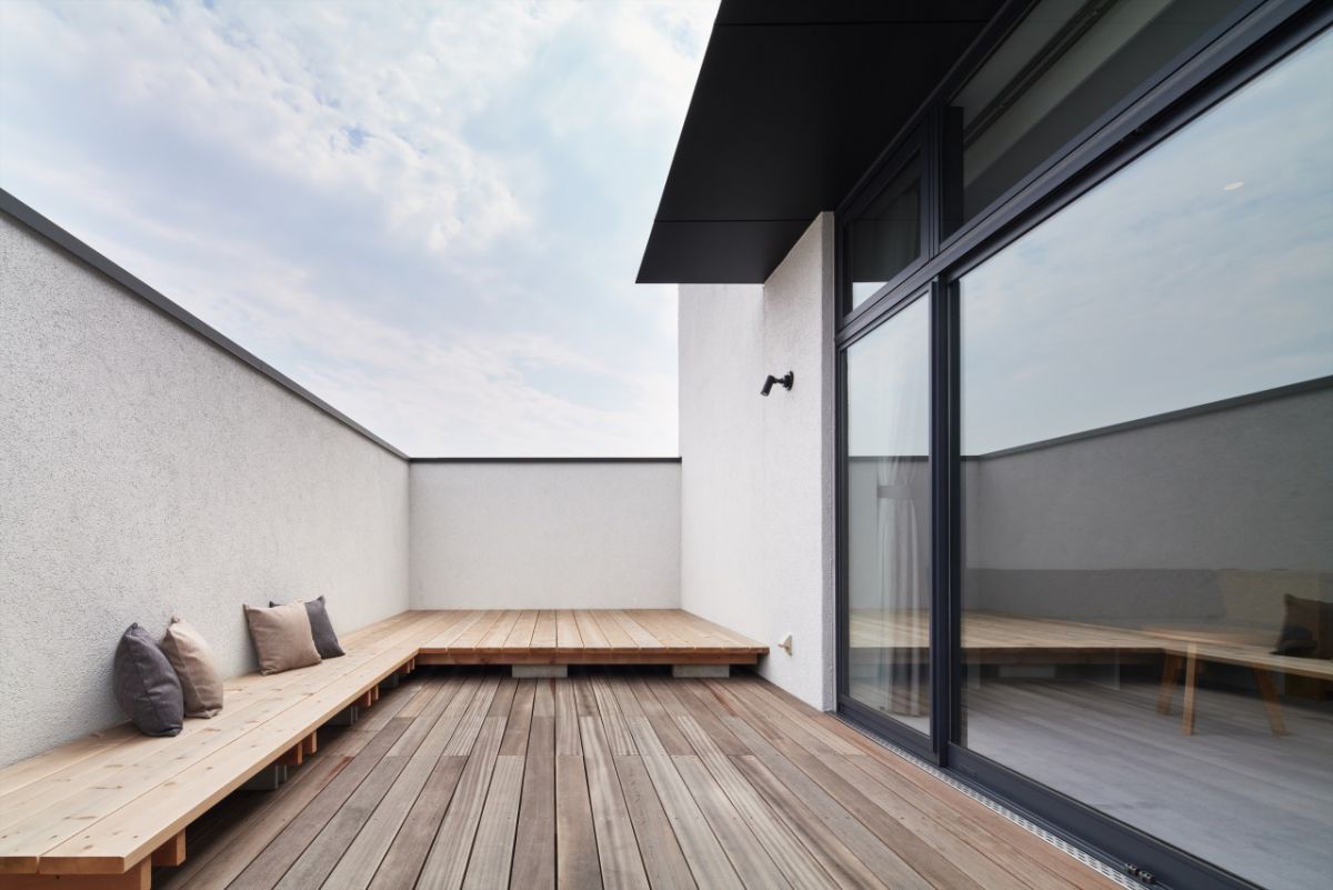 「マスタードデラックス」バルコニー