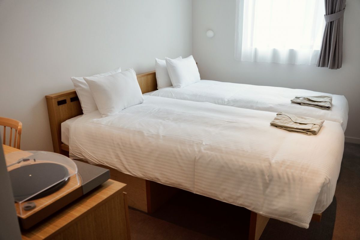 「スーペリアハリウッドツイン」（2名用17㎡）1室2万2000円〜