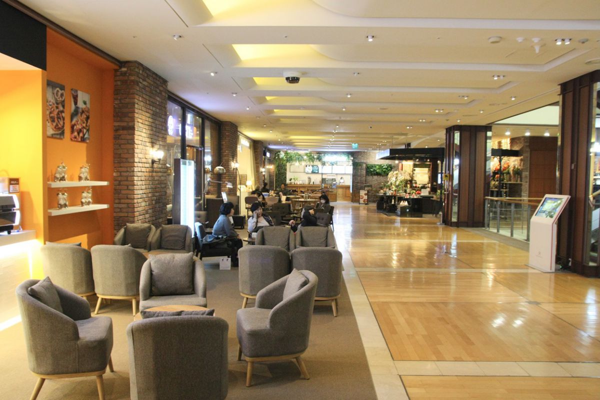 ホテルロビーのようなSFCモールの地下２階