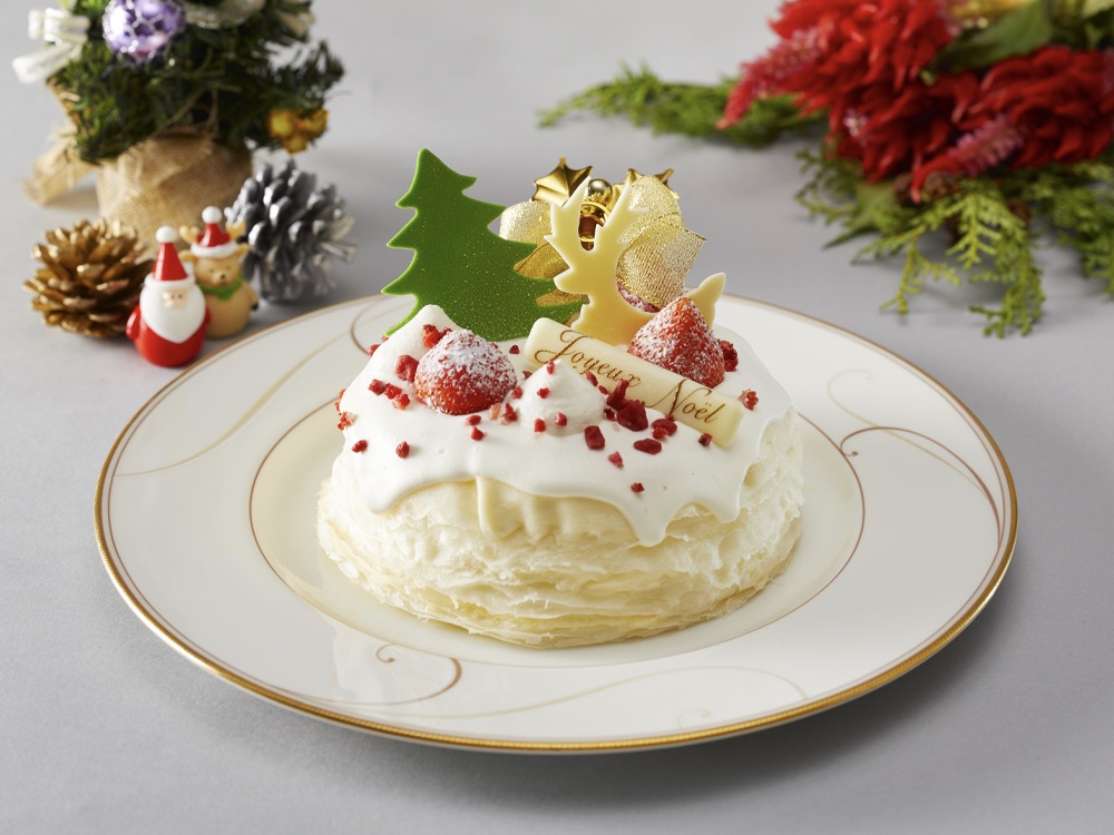 「ミルクレープ　ホワイト・クリスマス」756円／1ピース 3780円／1ホール（12cm） 販売期間：12月1日（水）～25日（土）（ピース）、12月22日（水）～25日（土）（ホール）