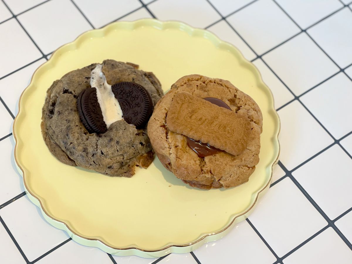 左から「OREO S’MORE」430円、「LOTUS CARAMEL」430円
