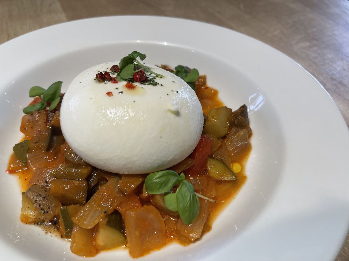 「ブラッタチーズのラタトゥーユ添え」1200円