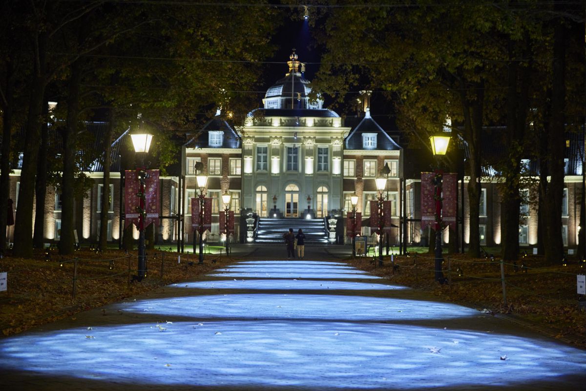 初登場「白銀プロムナード」（パレス ハウステンボス近くの参道）