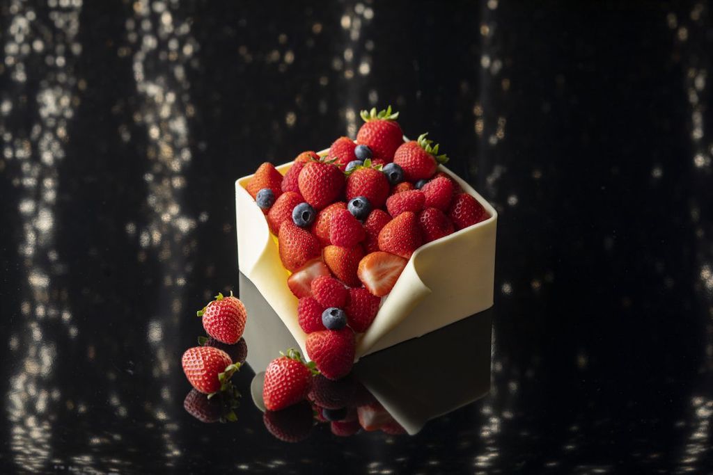 コンラッド東京「ノエル・フレーズ」直径 8cm 4500円／直径12cm 6500円／直径20cm＆12cmの2段 2万円