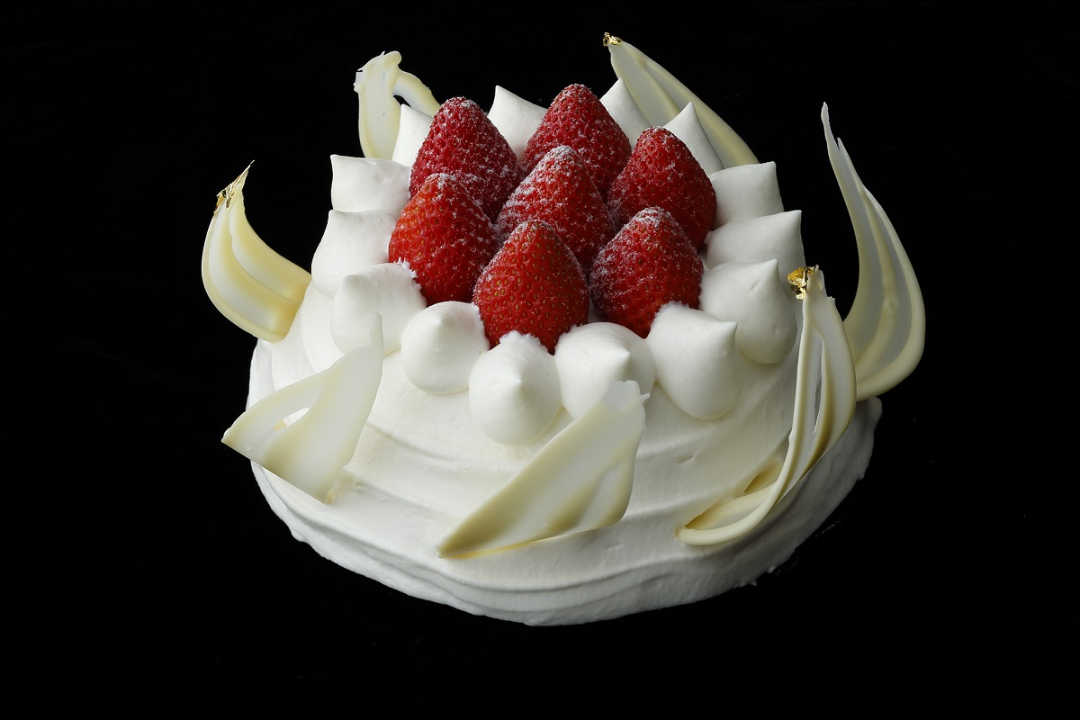 「ガトー オゥ フレーズ」∅12 cm×H8.5cm 4400円／∅15×H8.5cm 5400円