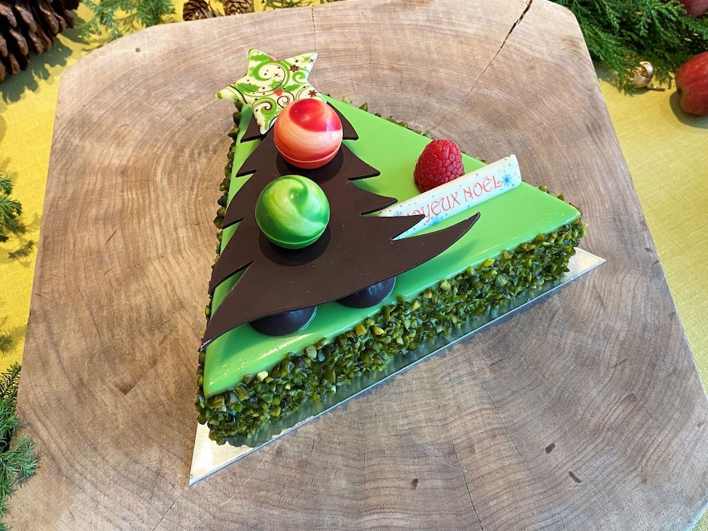 アンダーズ 東京「～クリスマスツリー～ ピスタチオムース」長さ（底辺）18cm×高さ15.5cm 6600円