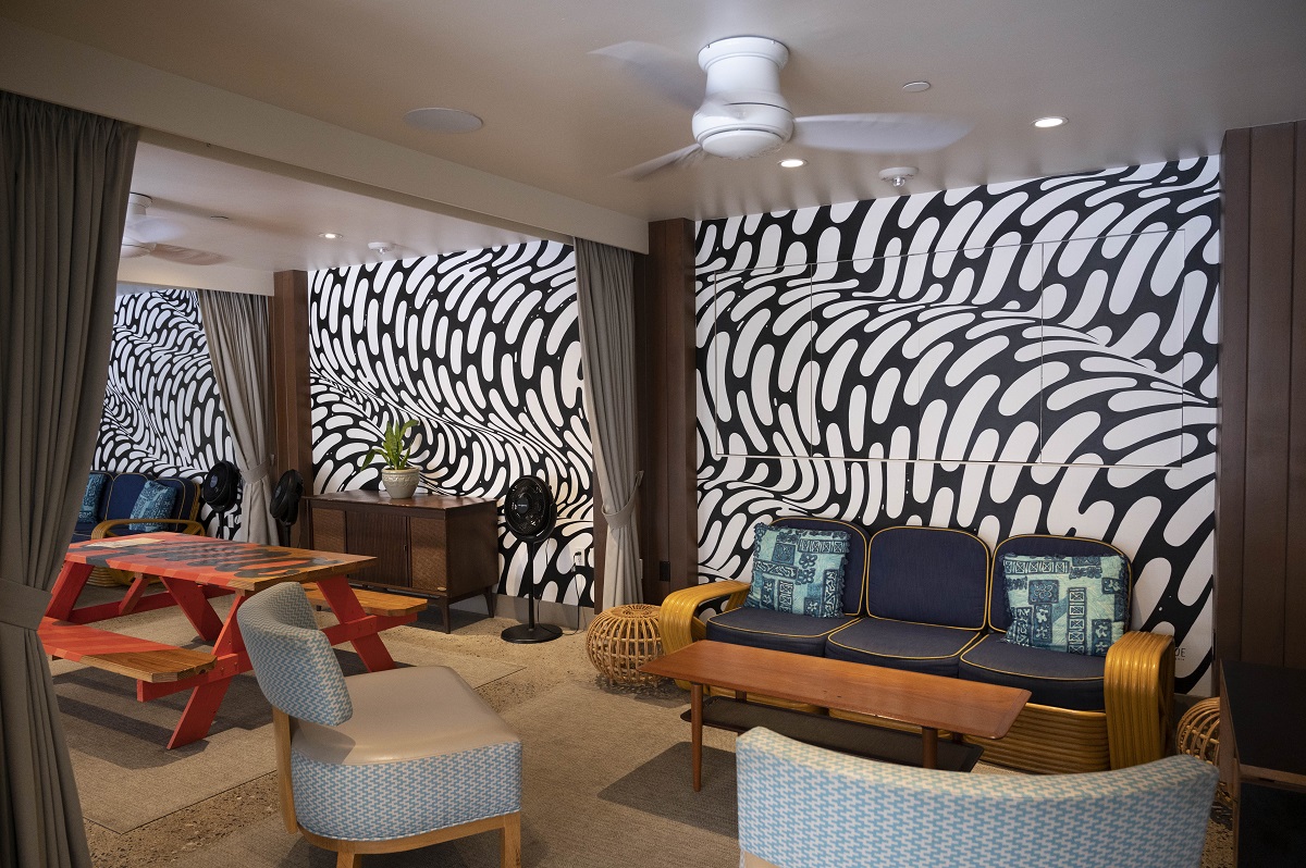 ミッドセンチュリーハワイの雰囲気が漂う館内