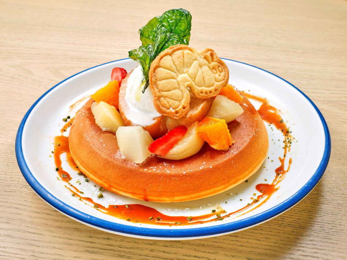 「ベイクドアップルと果実のホットケーキ」1870円