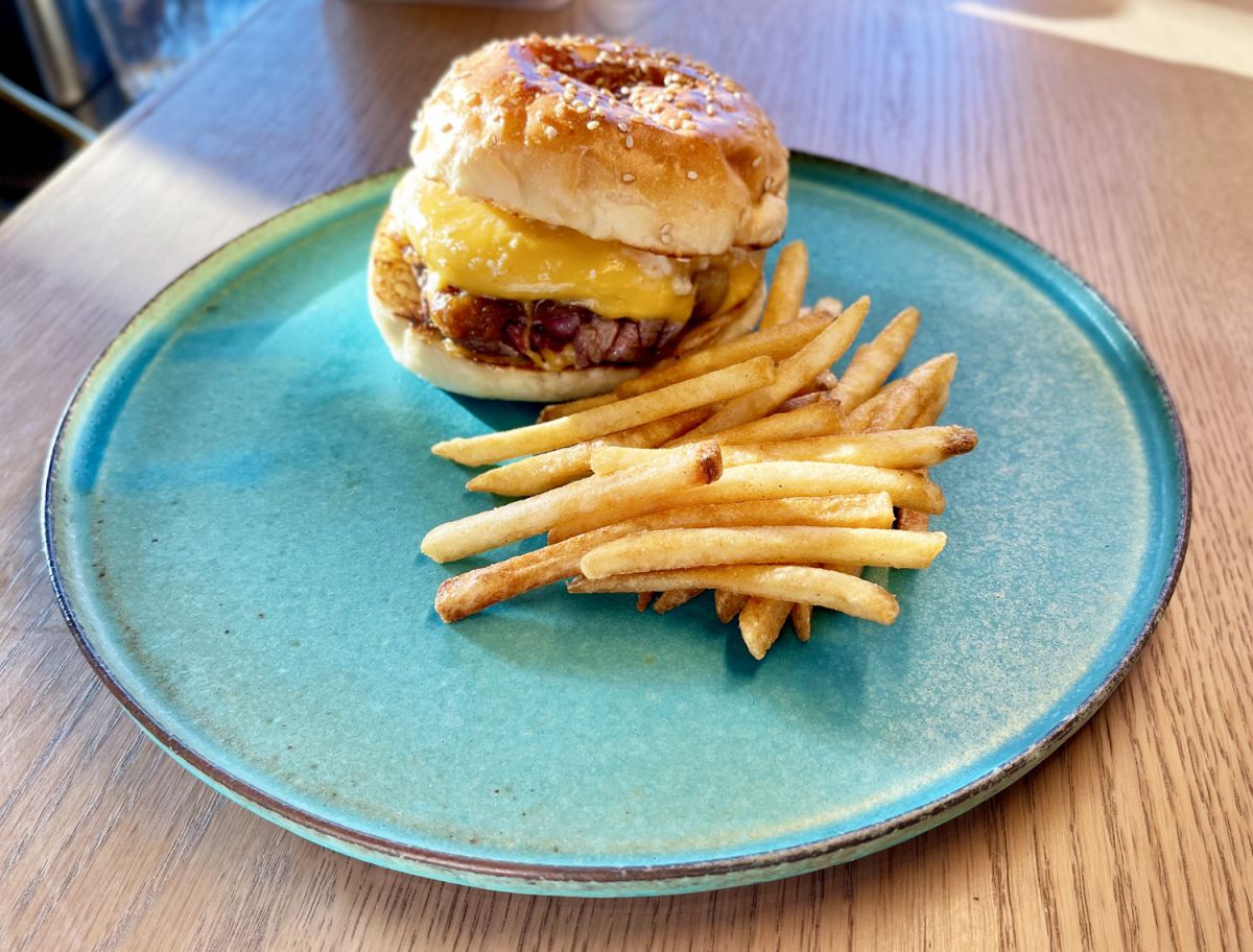 「ホテルズハンバーガー」