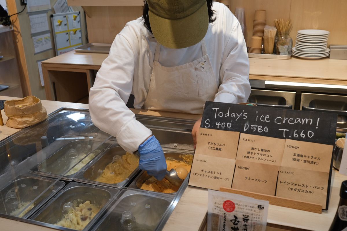 「アイスクリーム」 シングル400円、ダブル580円、トリプル660円 