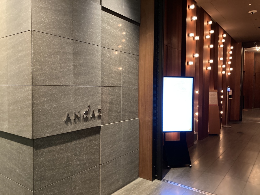 51階のフロントへ向かう専用エレベーター