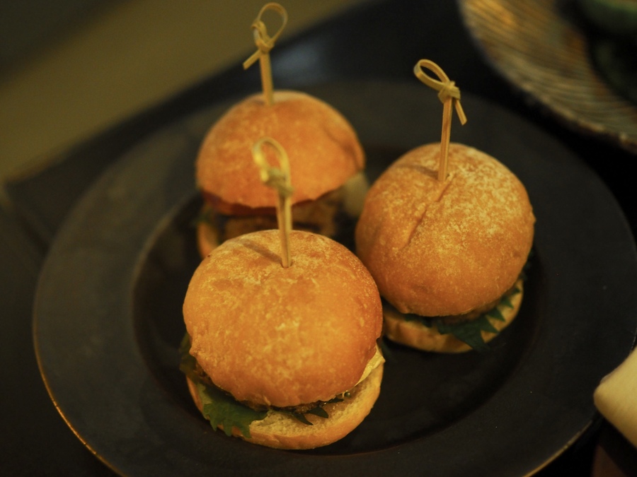 「プレミアム ミニバーガー(3個)」 2310円（サービス料15%別）