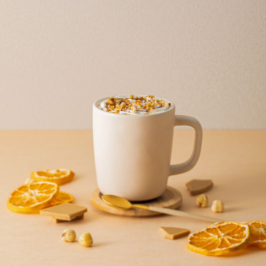 「キャラメル&ヘーゼルナッツホットチョコレート」イートイン680円、 テイクアウト670円