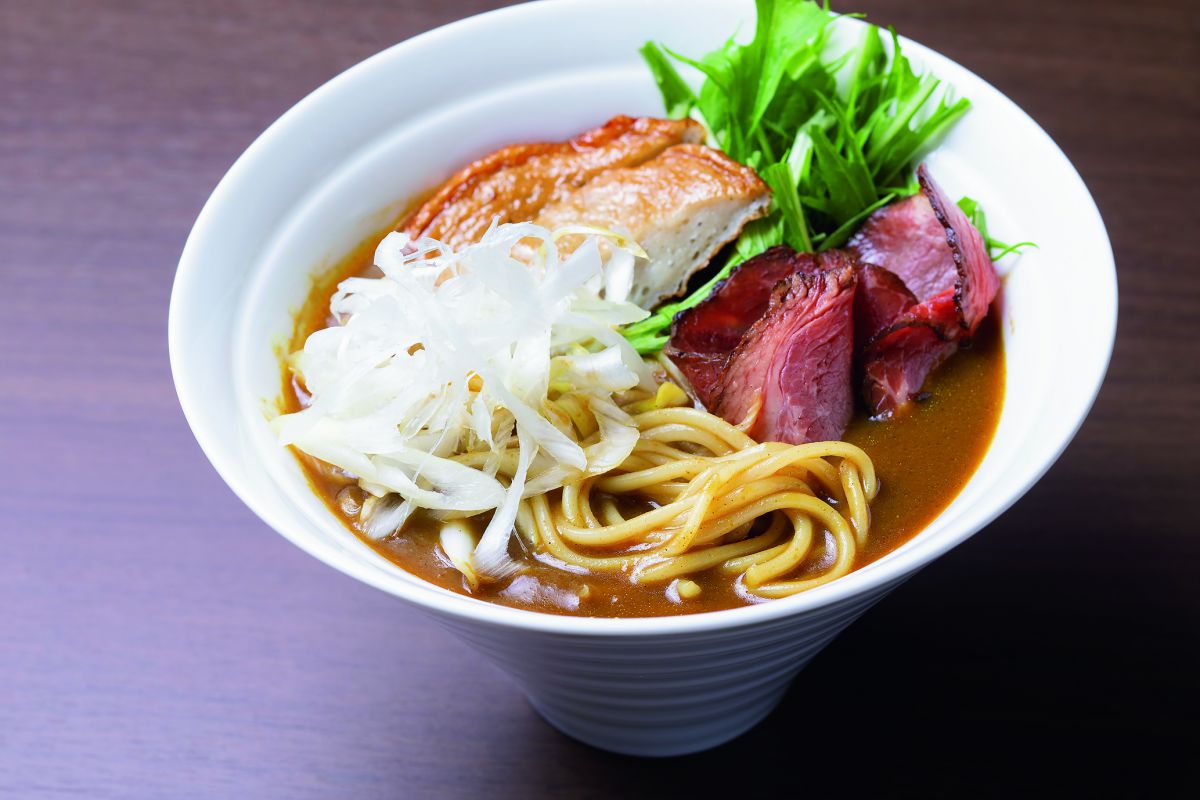 五島軒カレーうどん伝統の牛スープ1,540円（函館五島軒）