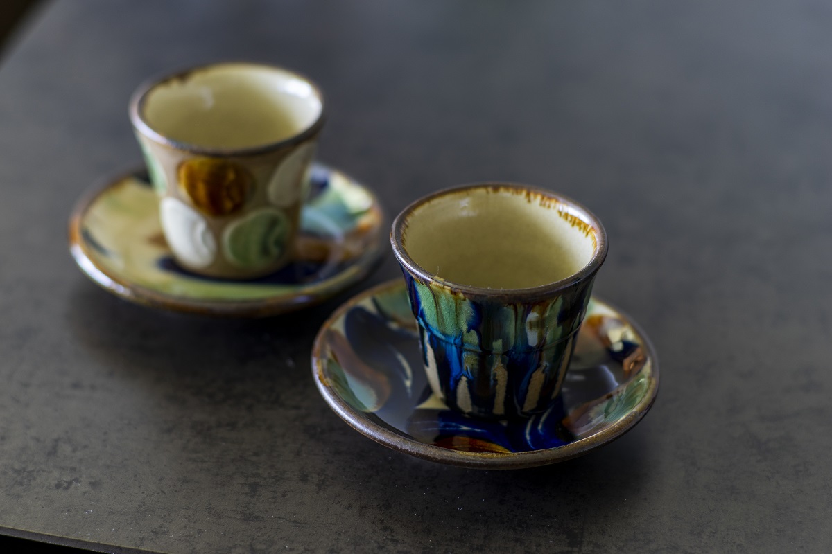 今帰仁村に窯を構えるエドメ陶房のカップ＆ソーサー