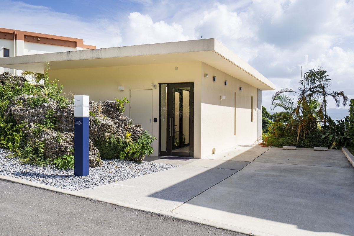 ヴィラスイート1室（2名）80,000円～。専用の駐車場があり到着後即チェックインが可能