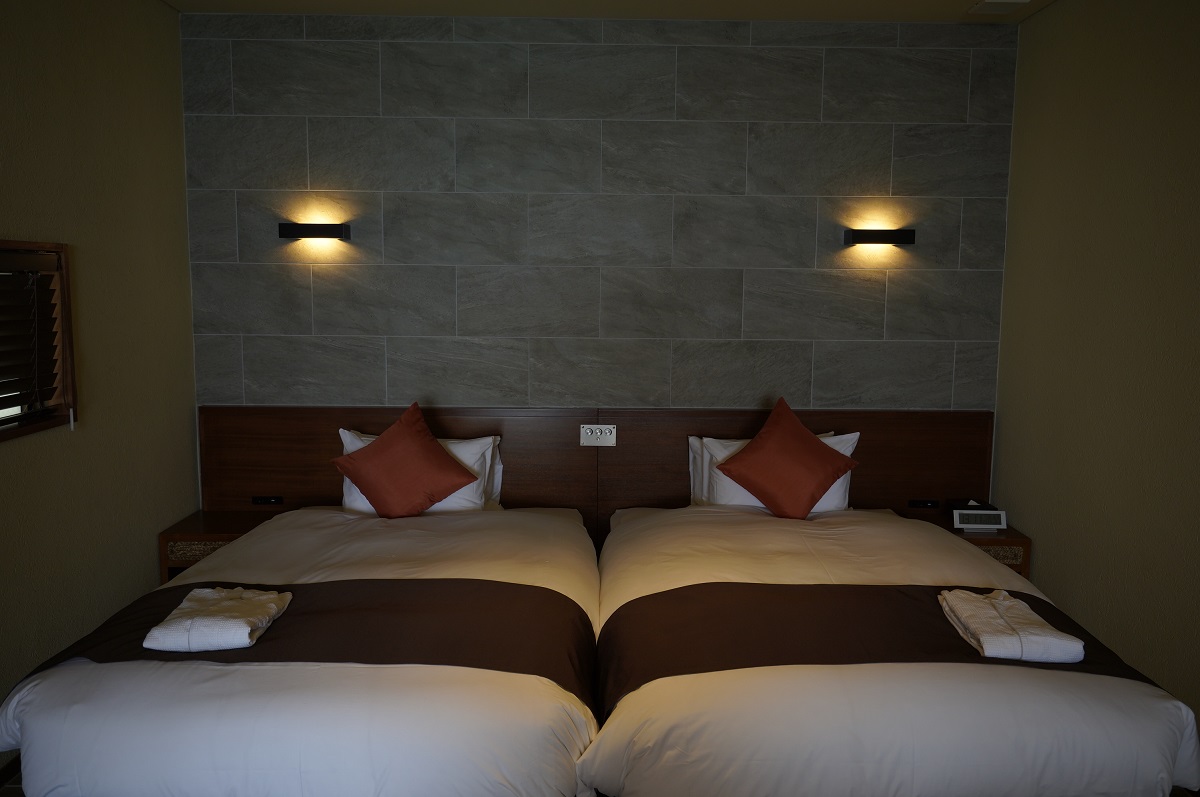 広々としたハリウッドツインベッド